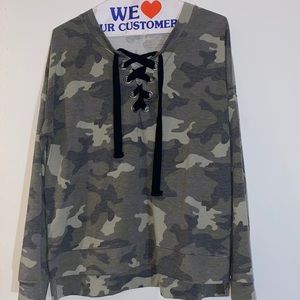 super cute cross over camo long sleeve shirt